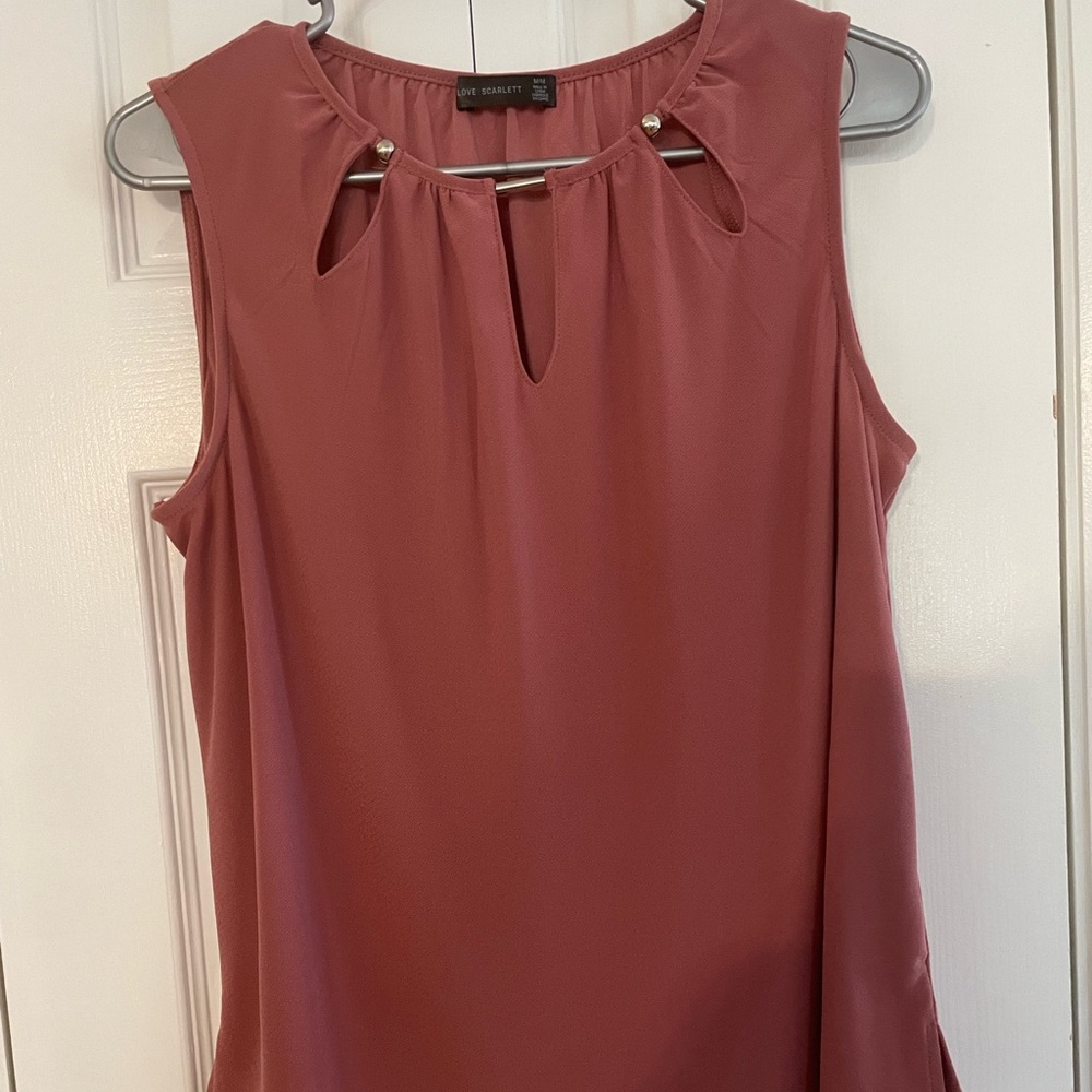 Love Scarlett Cut Out Dusty Rose Flow Sleeveless Top Womens Size Medium